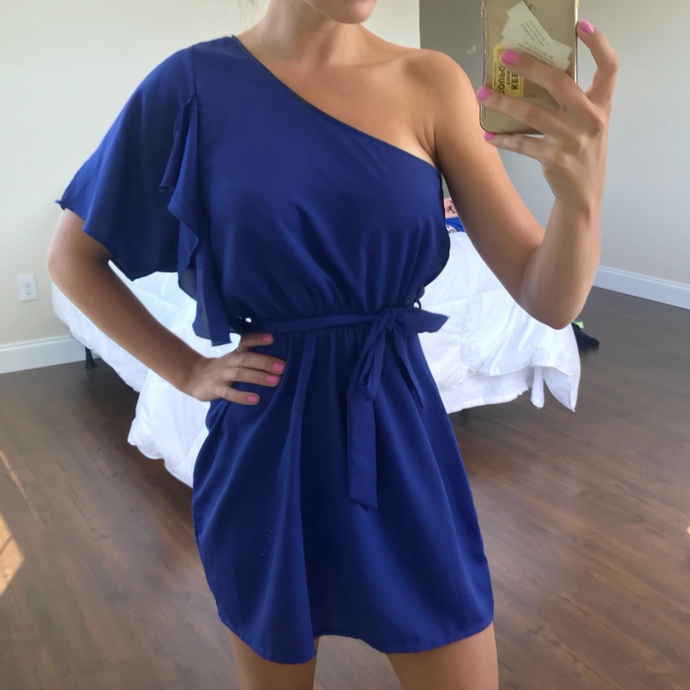 One shoulder blue dress